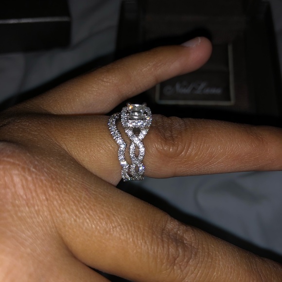 Engagement ring - Picture 5 of 7